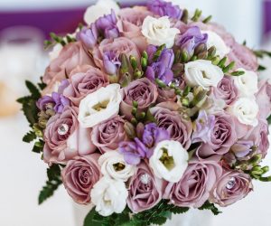 Porque dar flores para mulher é um ato de romantismo?
